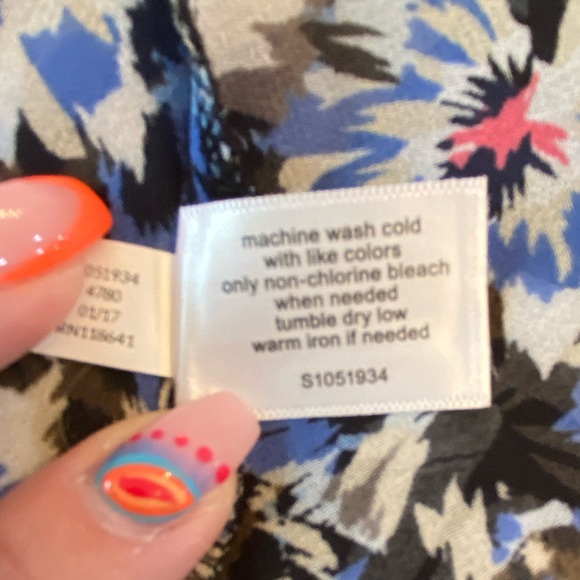 Lane Bryant sleeveless tank blue/black/white print size 18 - Picture 6 of 6